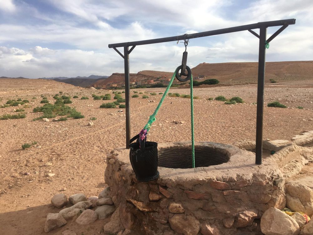 سقيا الماء ( آبار الأمل )